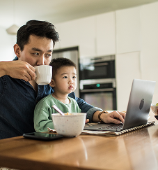 father child laptop